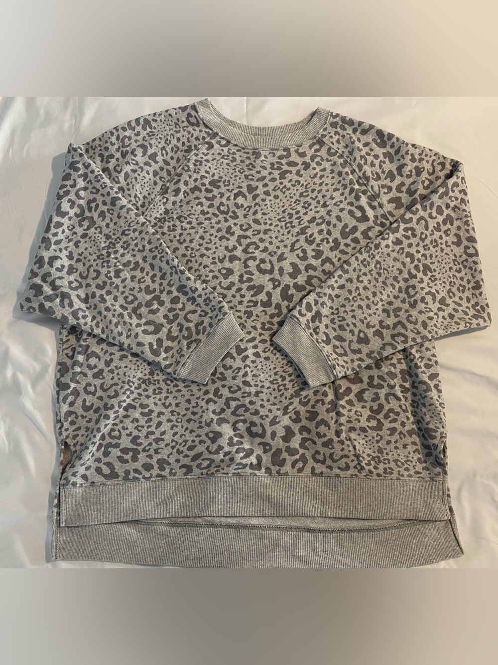 American Eagle Outfitters Light Gray Fleece Leopard Print Sweater - XL